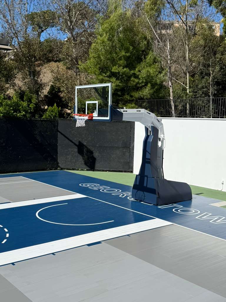 美國(guó)私人后院籃球場(chǎng)